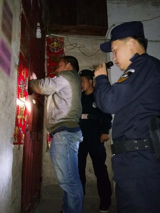 枣庄粗心妈妈误将幼女锁家中 