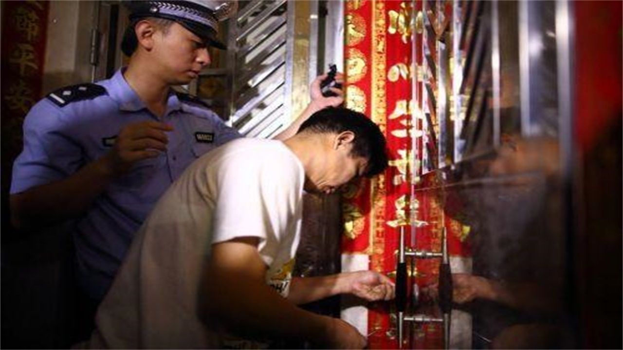 枣庄请开锁师傅开了锁后，师傅